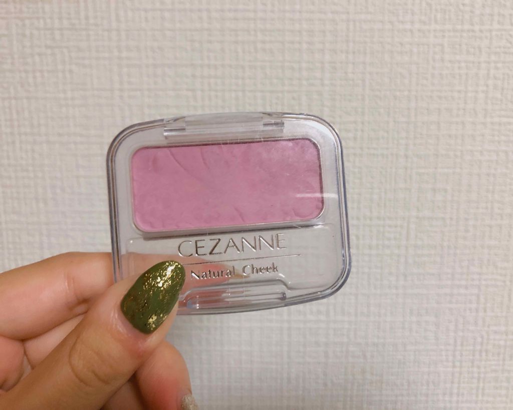 セザンヌ
ナチュラルチークN
14 ラベンダーピンク



買える透明感で話題になったやつ。

これは結構薄めの発色で調節しやすくて使いやすい。
ふんわりかわいい女子になれる。

私はあんまりこうゆう系の色は似合わないけど頬全体に薄くこれの