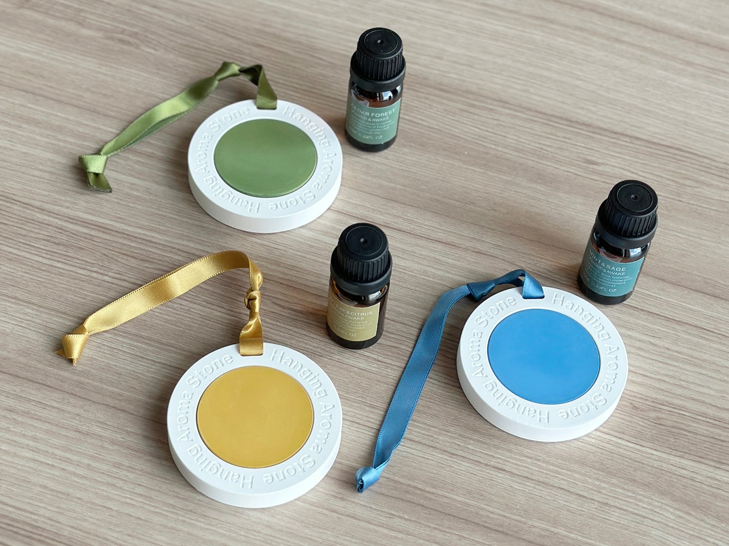 ハンギングアロマストーン Standard Products by DAISO