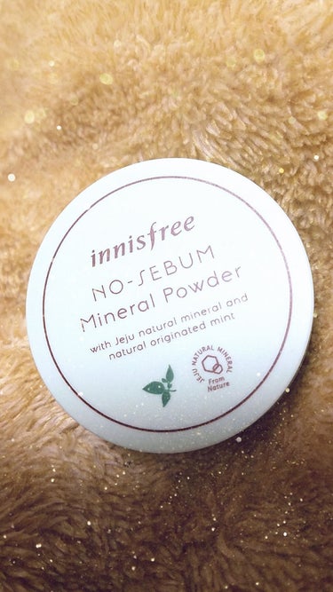 Innisfree NO-SEBUM Mineral Powder

YouTuberのAmiちゃんがオススメしていて、
気になってたのでQ10で700円?くらいで購入しました😆✨

クリアなルースパウ