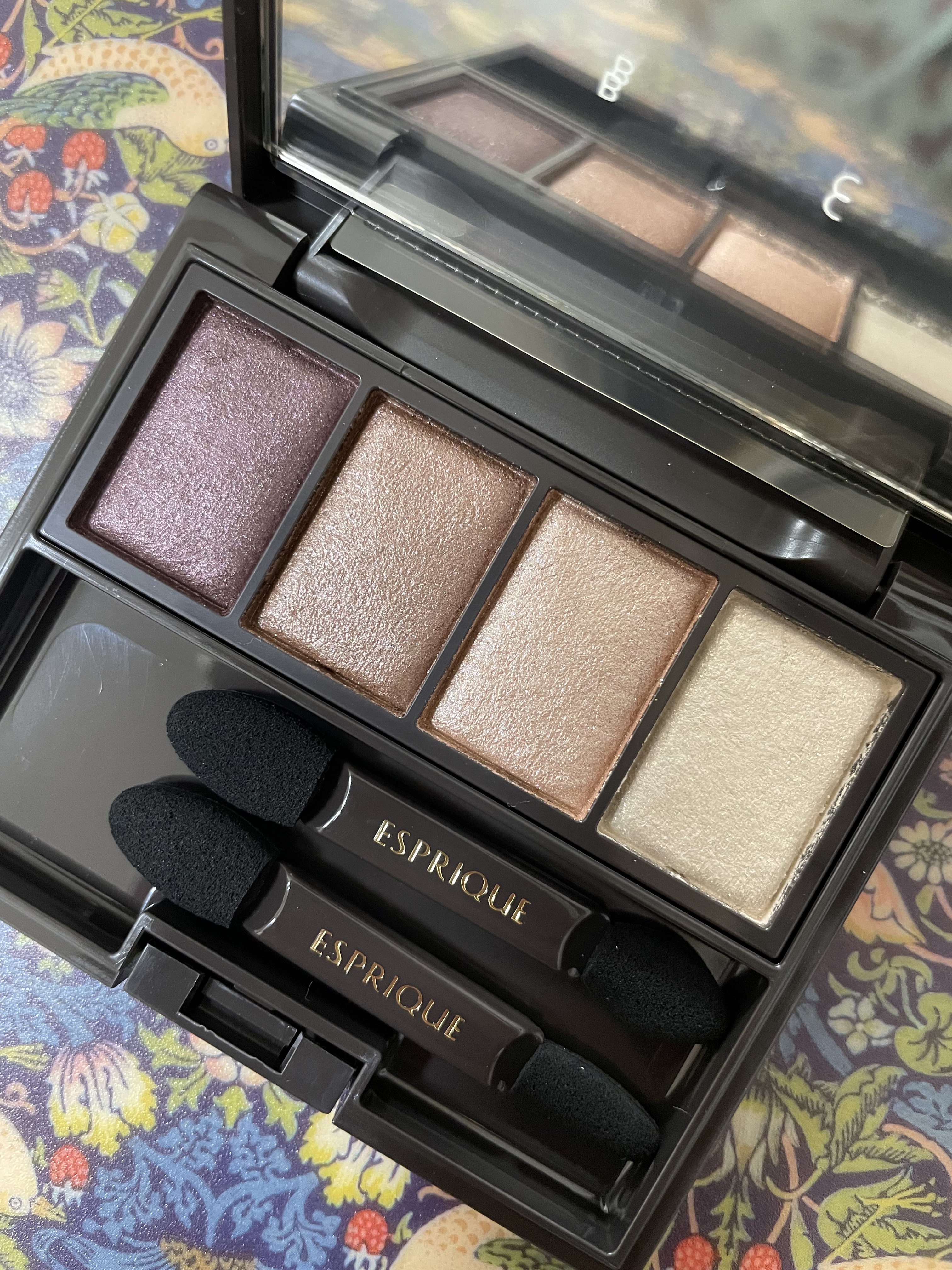 メロウ フィーリング アイズ マスカレード ナイト/ESPRIQUE/アイシャドウパレットを使ったクチコミ（1枚目）