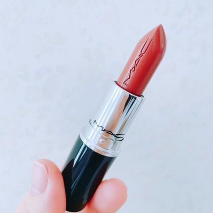 ラスターガラス リップスティック ハグ ミー(※既存色リニューアル)/M・A・C/口紅を使ったクチコミ(3枚目)