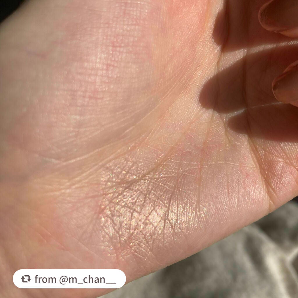 オーロラシマー ハイライター/innisfree/パウダーハイライトを使ったクチコミ(3枚目)