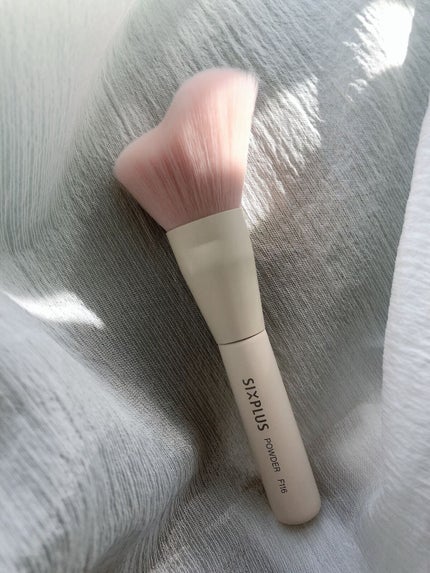 Youpon01 on LIPS 「メイクブラシといえば、#sixplusさん🌟8本のセットが入っ..」(4枚目)