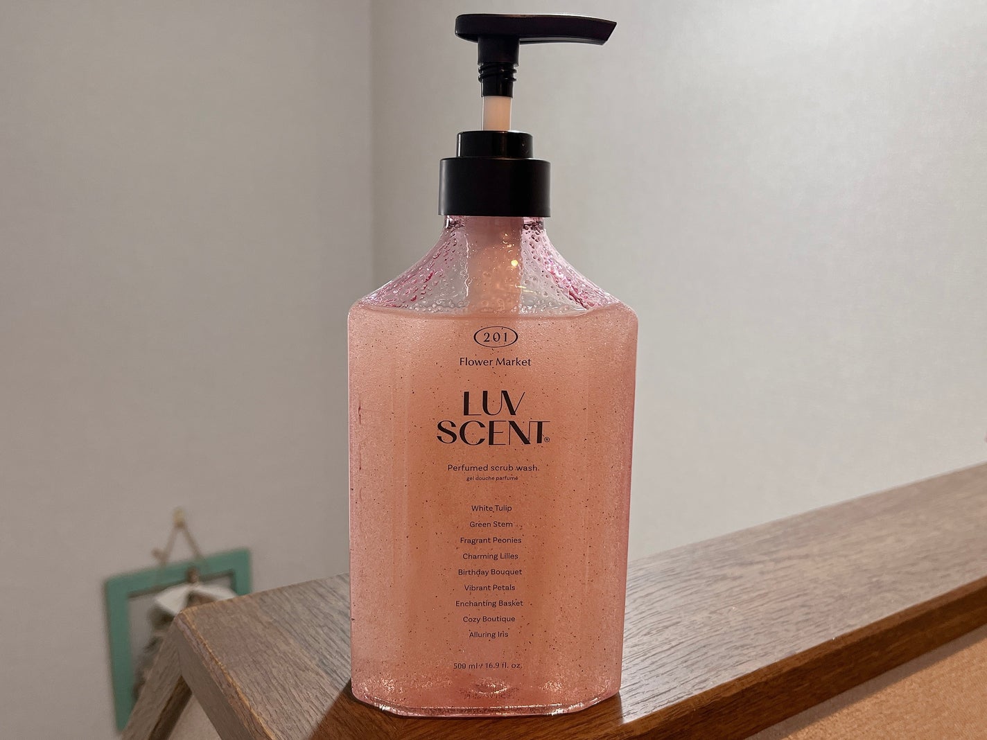 スクラブボディウォッシュ フラワーマーケット ホワイトチューリップ/LUV SCENT/ボディスクラブを使ったクチコミ(1枚目)