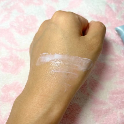 元エステティシャンなの on LIPS 「チューブかと思いきや、チューブ型のプッシュポンプ式でした!持ち..」(4枚目)