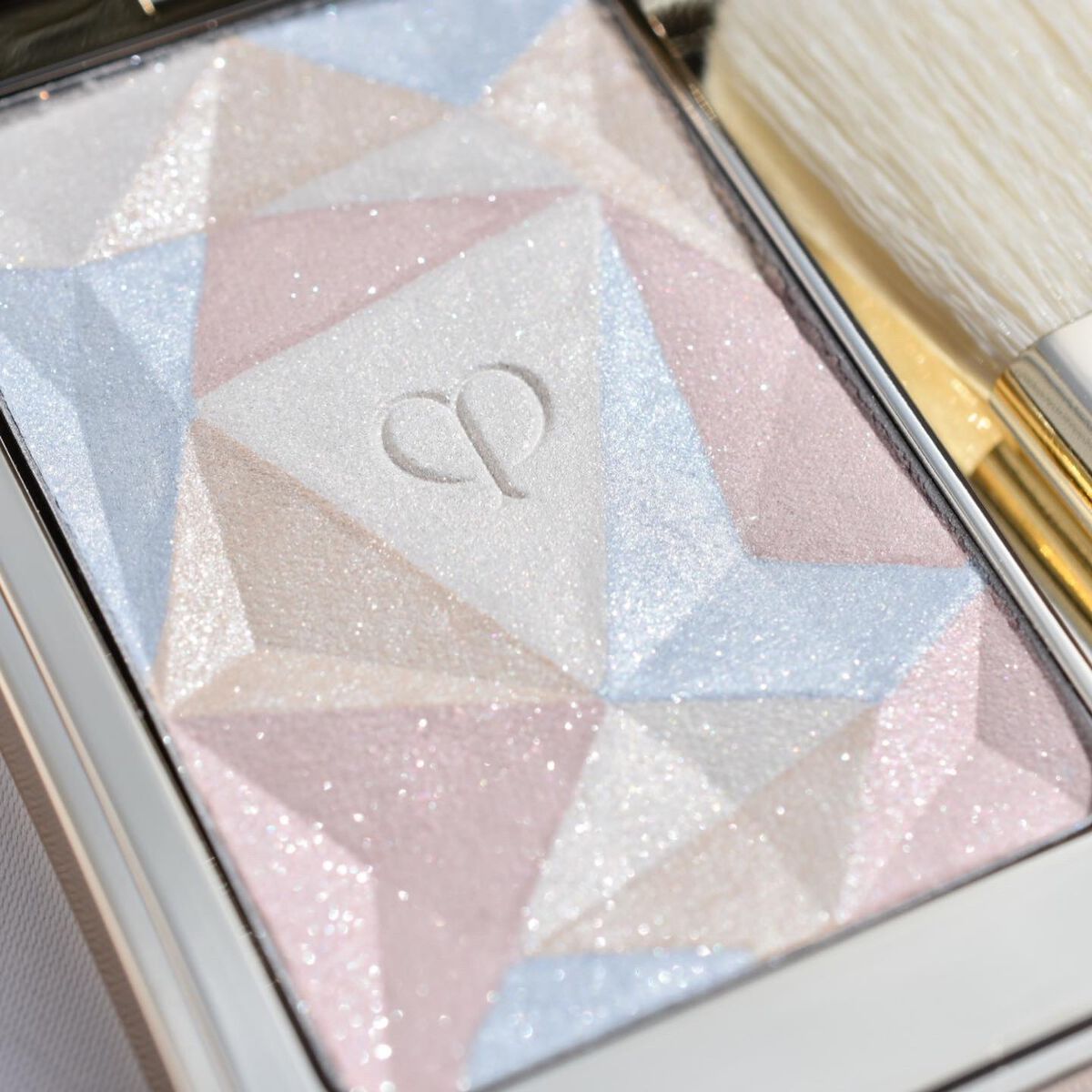 ル・レオスールデクラ /クレ・ド・ポー ボーテ/パウダーハイライトを使ったクチコミ(6枚目)