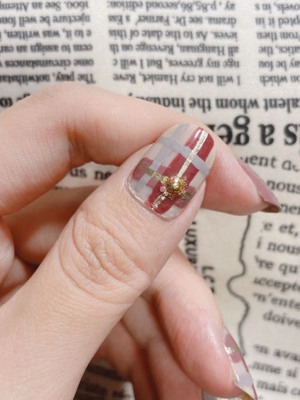 よしのみ on LIPS 「冬のような春のようなカラーリング🥺グレーとピンクの相性はとても..」(1枚目)