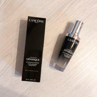 LANCOME
ジェニフィック アドバンスト N

肌にすぐ吸収される…！もちもちになる。
気持ち毛穴の開きがマシになったような？
匂いがランコムって感じで好き。

スポイト式で清潔。取っ手以外はガラス