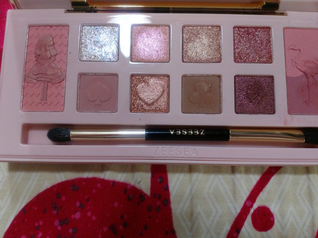 アリスドリームランドシリーズ 12色アイシャドウパレット(ZEESEA×大英博物館)/ZEESEA/アイシャドウパレットを使ったクチコミ(1枚目)
