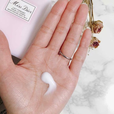 Dior ミス ディオール ボディ ミルクのクチコミ「


 #サヨナラ乾燥肌 𓂃𓈒𓏸


私が持っているボディクリームの中で
断トツの使用率、リピ.....」（2枚目）