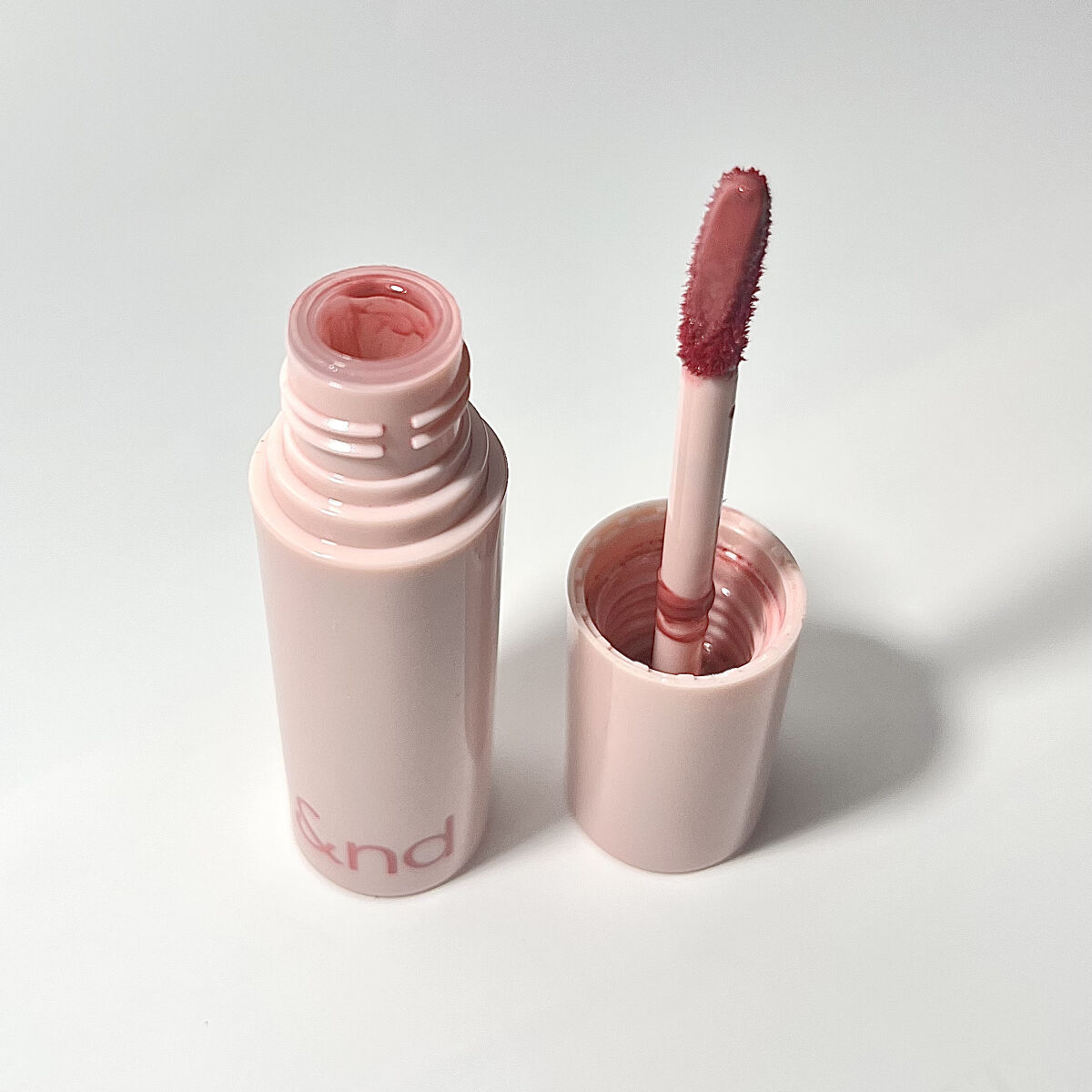 ジューシーラスティングティント/rom&nd/リップティントを使ったクチコミ（2枚目）