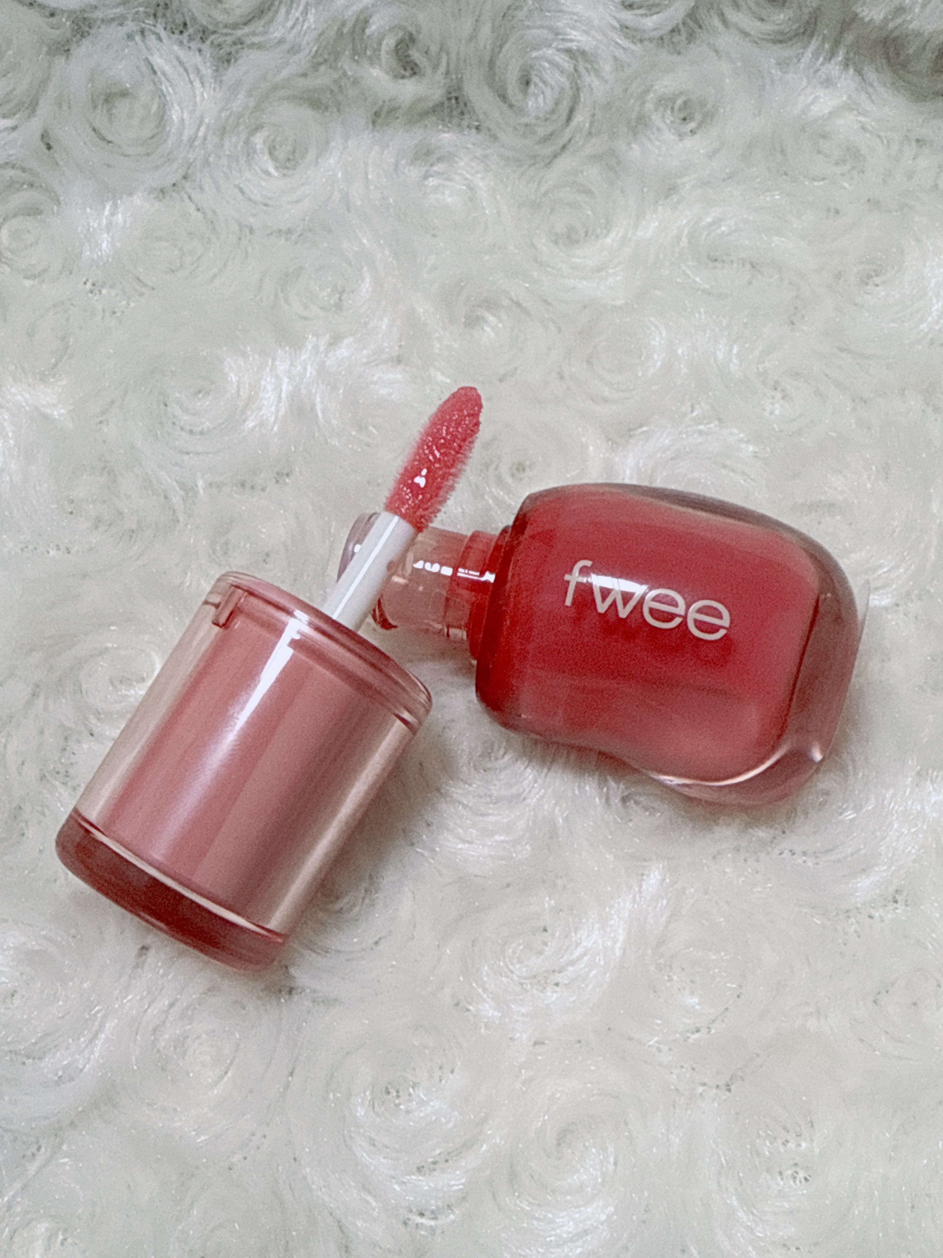 フィー 3Dボリューミンググロス A01 バニラ 30%/fwee/リップグロスを使ったクチコミ（2枚目）