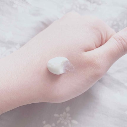 ローズ エッセンス デイクリーム/レ・メルヴェイユーズ ラデュレ/フェイスクリームを使ったクチコミ(2枚目)