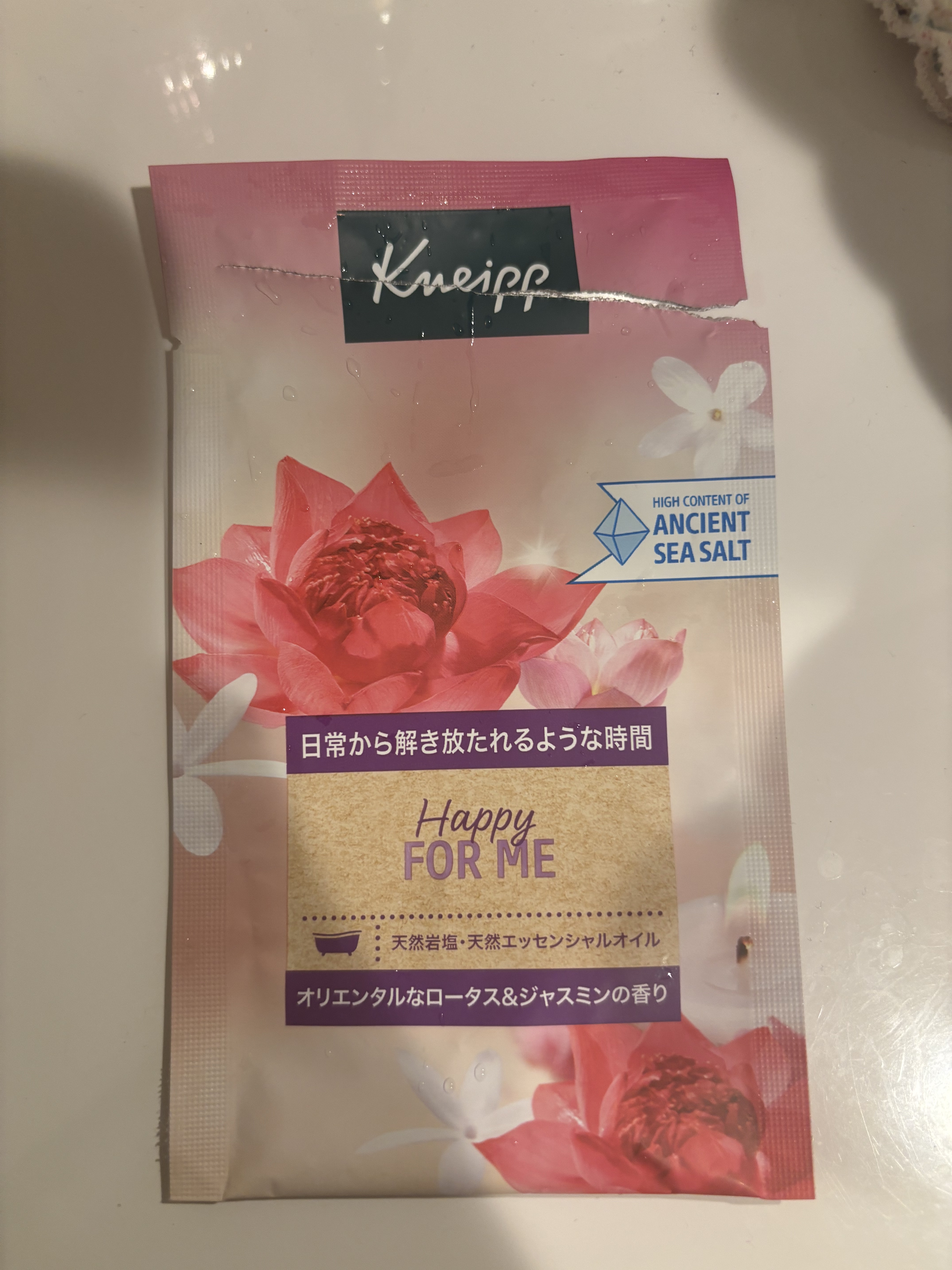 バスソルト ハッピーフォーミー ロータス＆ジャスミンの香り/クナイプ/無機塩系入浴剤を使ったクチコミ（1枚目）