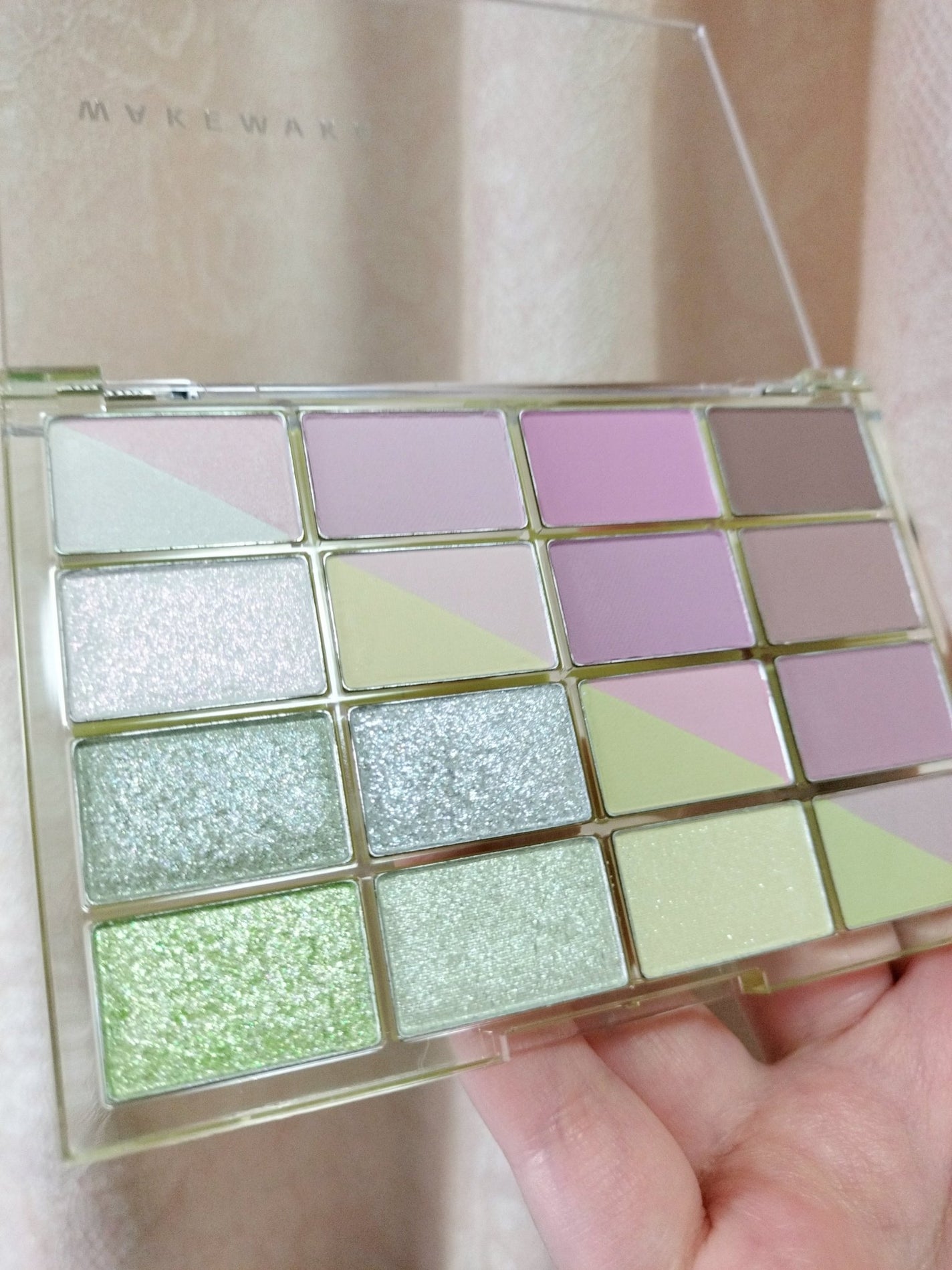 ソフトブラーリングアイパレット/wakemake/アイシャドウパレットを使ったクチコミ(3枚目)