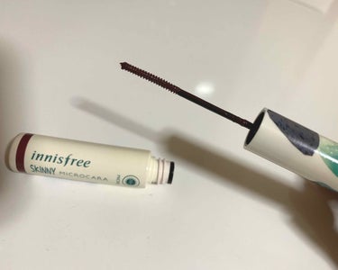 innisfree スキニー ウォータープルーフ マイクロカラのクチコミ「
マスカラ下手くそなわたしにはぴったりの
イニスフリーのマスカラ！

写真を見れば分かると思う.....」（1枚目）