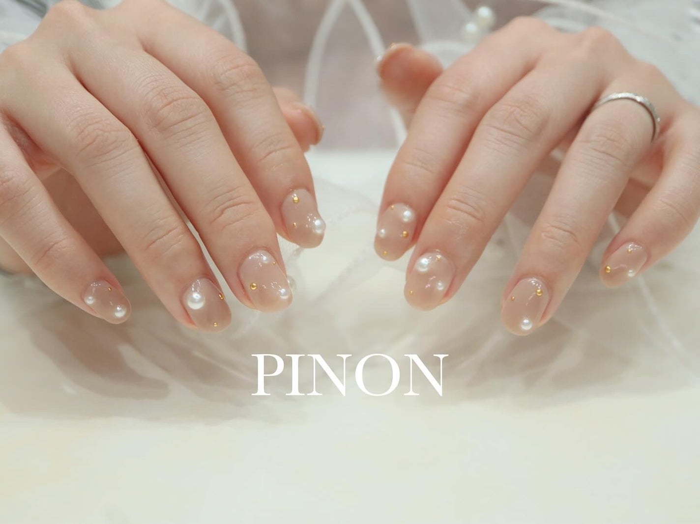 shino on LIPS 「お持ち込みデザイン☺︎ナチュラルカラーにパールとスタッズでとっ..」(1枚目)