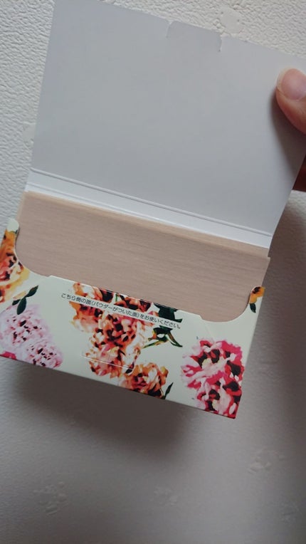 コンビニック セレクティ フラワー UVカット&毛穴カバーあぶらとり紙のクチコミ「おはこんばんちわ
ゆらりりりです
それではしょーかい
…………………………………………………….....」(2枚目)