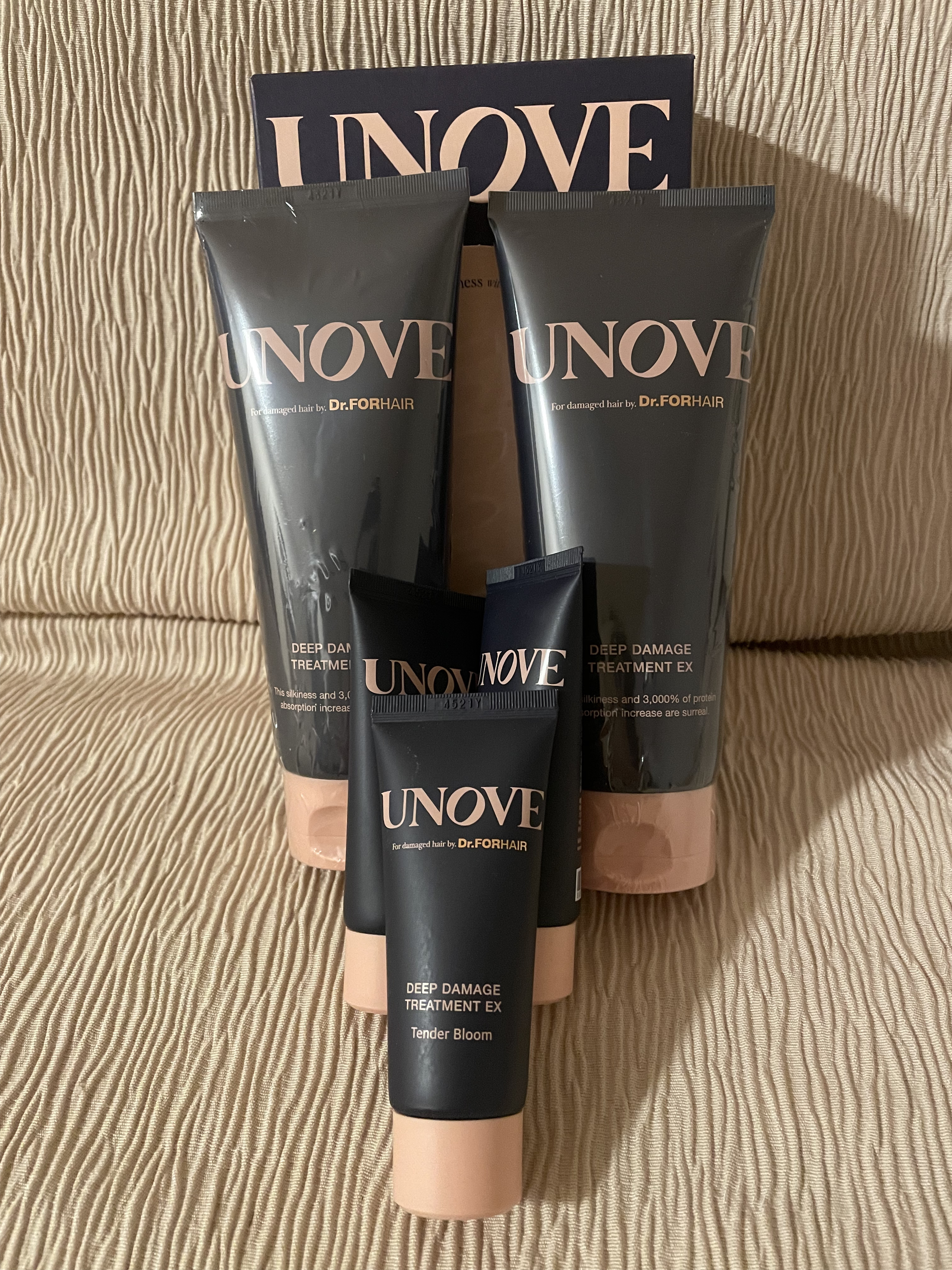 今回はUNOVEのディープダメージトリートメントEXです🥺
Qoo10メガ割でゲット📦💓💓

2日に１回お風呂で使ってます🛀
かなりゴワゴワな私の髪の毛がつるんとなります🤣

トリートメントをつけてギュッギュッと揉みこみ、その後