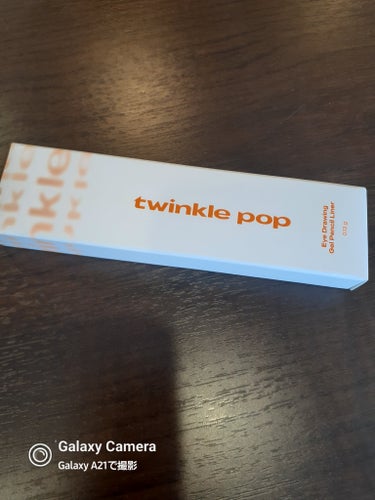 TWINKLE POP SPARKLING EYE STICKのクチコミ「 #春の新作コスメレポ 

なかなか知ってない制約には負ける。かけるときにするイメに彼を誘って.....」（1枚目）