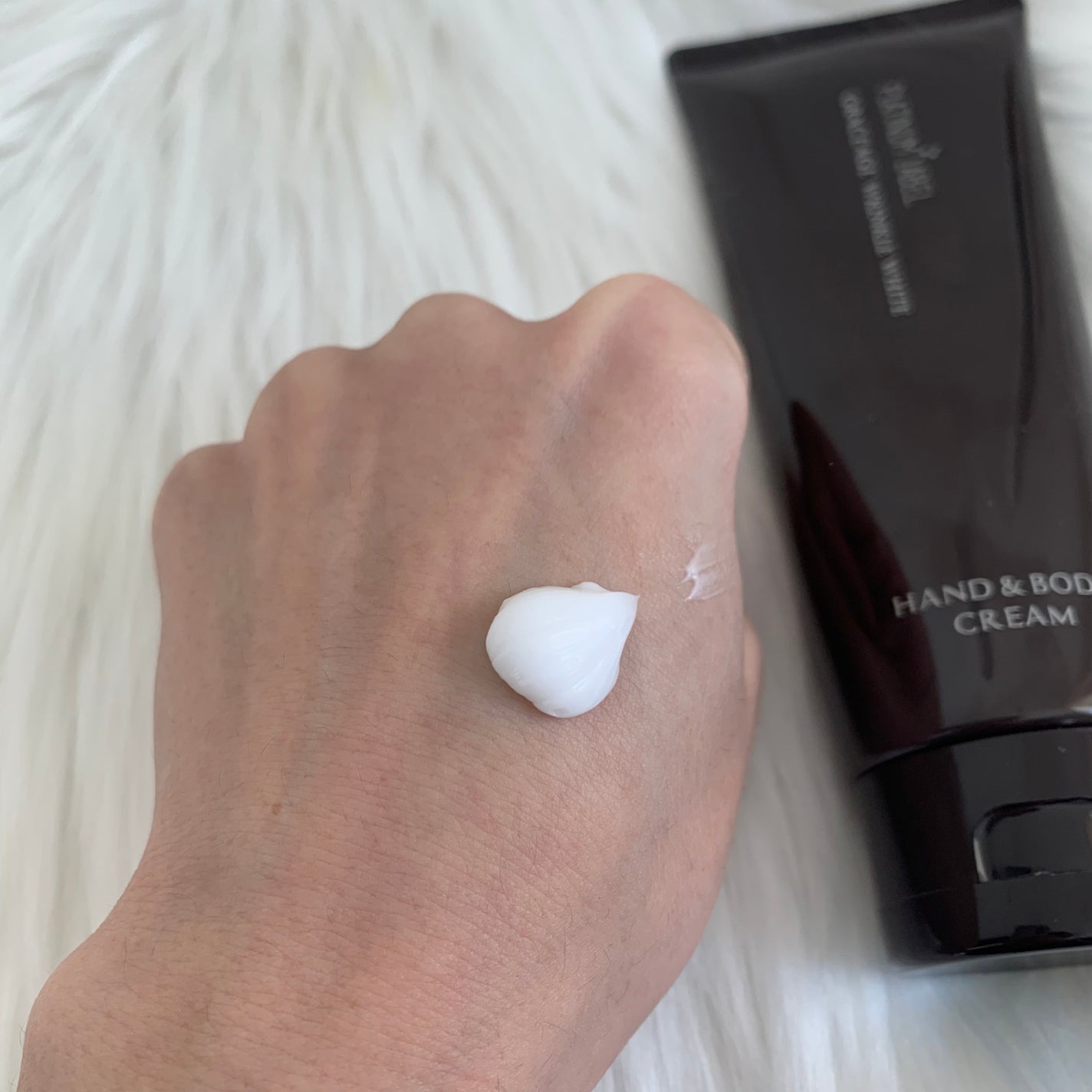 プラチナレーベル ホワイトニングリンクル ハンド&ボディクリーム/プラチナレーベル/ボディクリームを使ったクチコミ(2枚目)