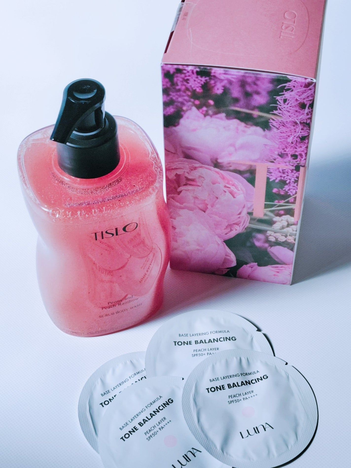 スクラブボディウォッシュ ピオニー&ピーチレインボー/TISLO/ボディソープを使ったクチコミ(4枚目)