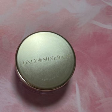 #ONLY MINERALS#ミネラルピグメント
スターアニス

オレンジやけど、薄塗りしたら落ち着いたオレンジでラメが入ってるから、ブルベさんでも使いやすい色だと思う🥰🥰
重ね塗りすると発色がしっかり目にでる！！

下の目尻にポイントで塗るのがハマり中🥰🥰
春になったら上瞼に薄く塗るのも可愛いかも😍

ベースさえぬっとけばそこまで粉飛びは気にならなかったです🙋‍♀️

春シャドウまたまた再燃🔥

#ONLY MINERALS#ミネラルピグメント #春のメイクレシピ  #第一印象UP作戦  #うるみEYE の画像 その0