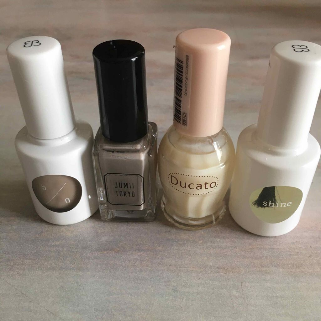 #グレージュネイルのネイルデザイン