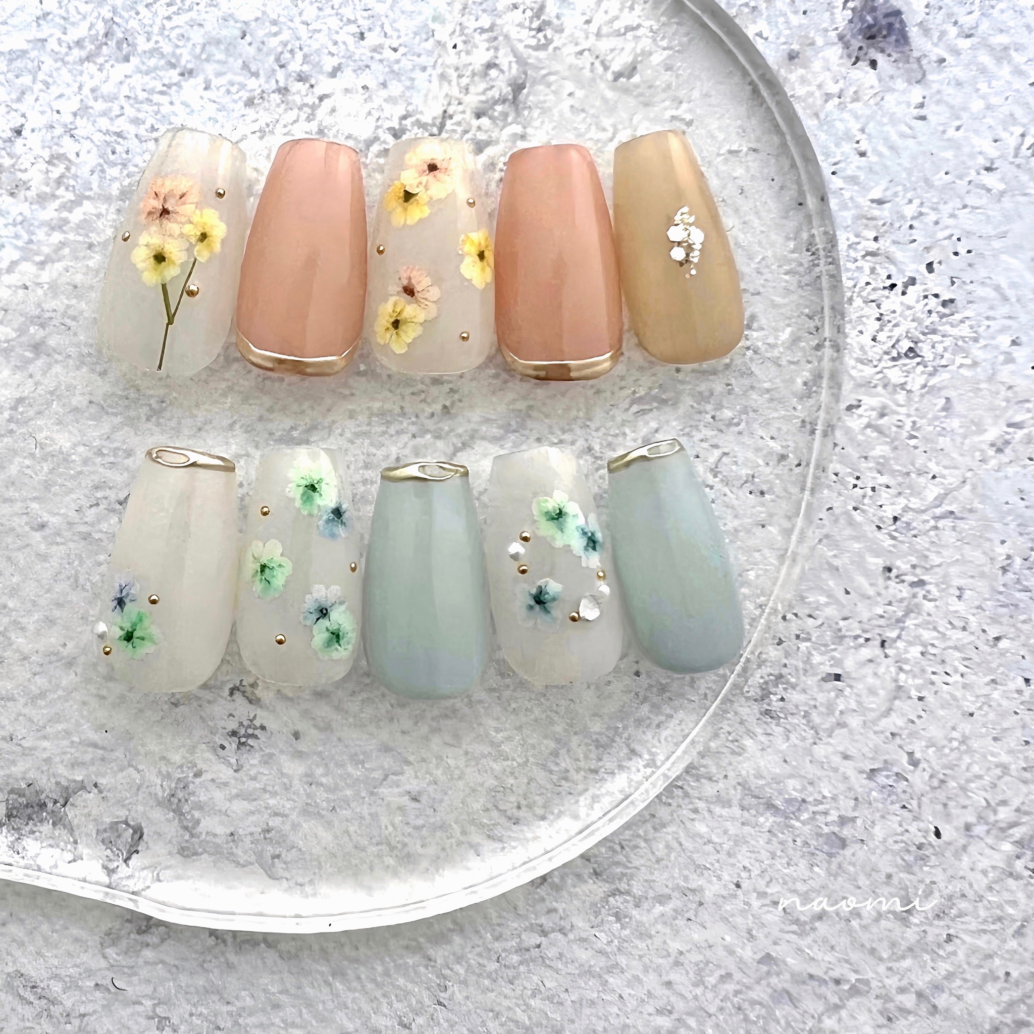 #押し花ネイル,#お花ネイル,#フラワーネイル,#ドライフラワーネイル,#春ネイル,#フレンチネイル,#パールネイル,#セルフネイル,#大人可愛いネイルのネイルデザイン