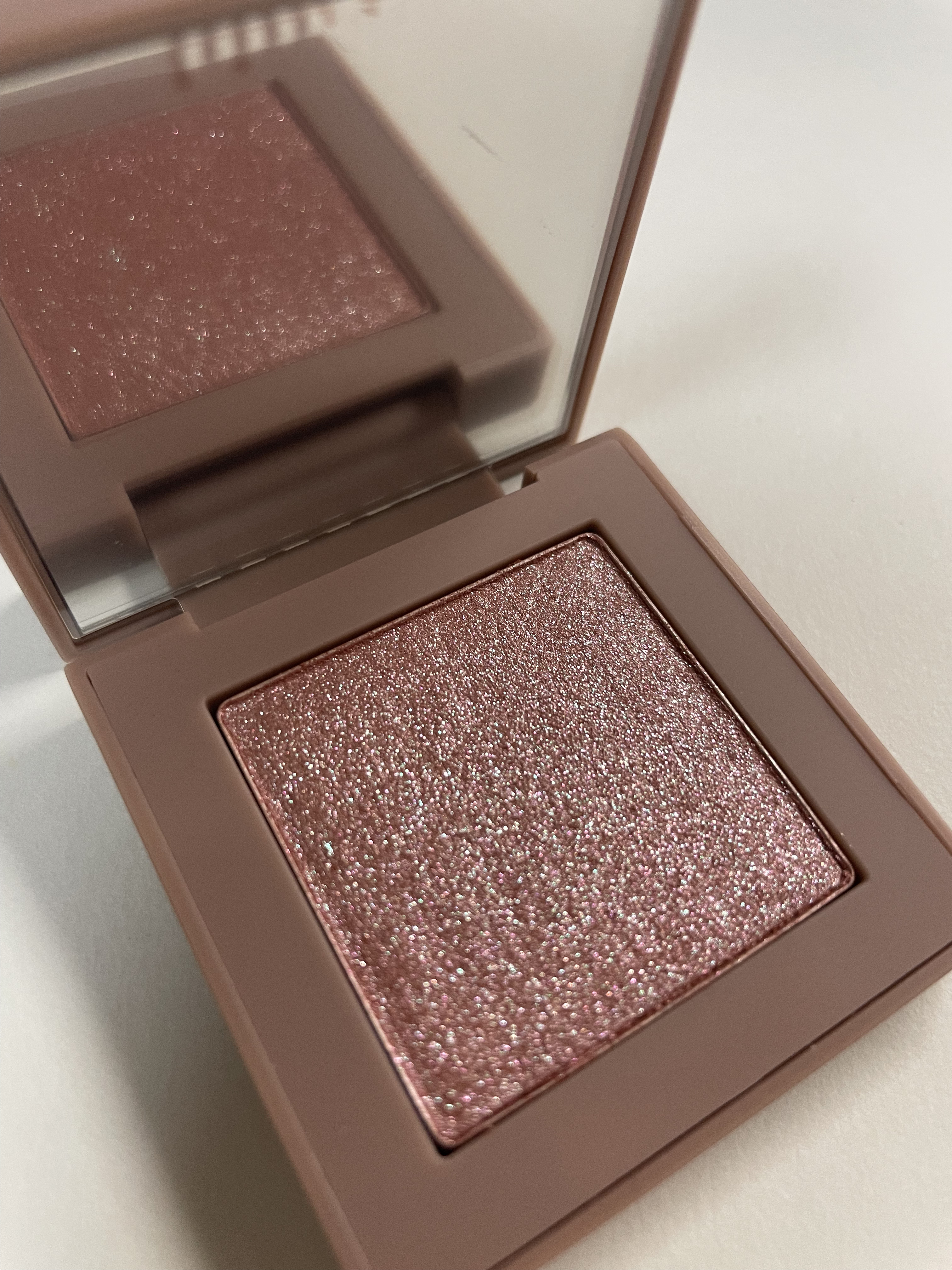 ニューデップスアイシャドウ V002 アリュール・イン・モーション/hince/単色アイシャドウを使ったクチコミ（2枚目）