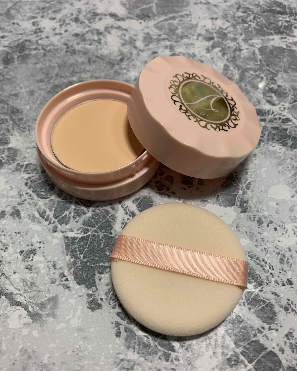 アクメディカ 薬用 フェイスパウダー ナチュラル/ナリスアップ/パウダーファンデーションを使ったクチコミ(2枚目)