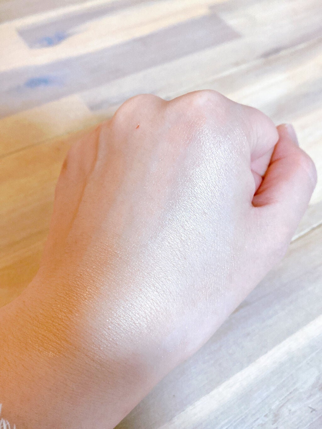 ママ on LIPS 「✨マルチユースなリキッドハイライター✨AAAA.ハイライターV..」(4枚目)