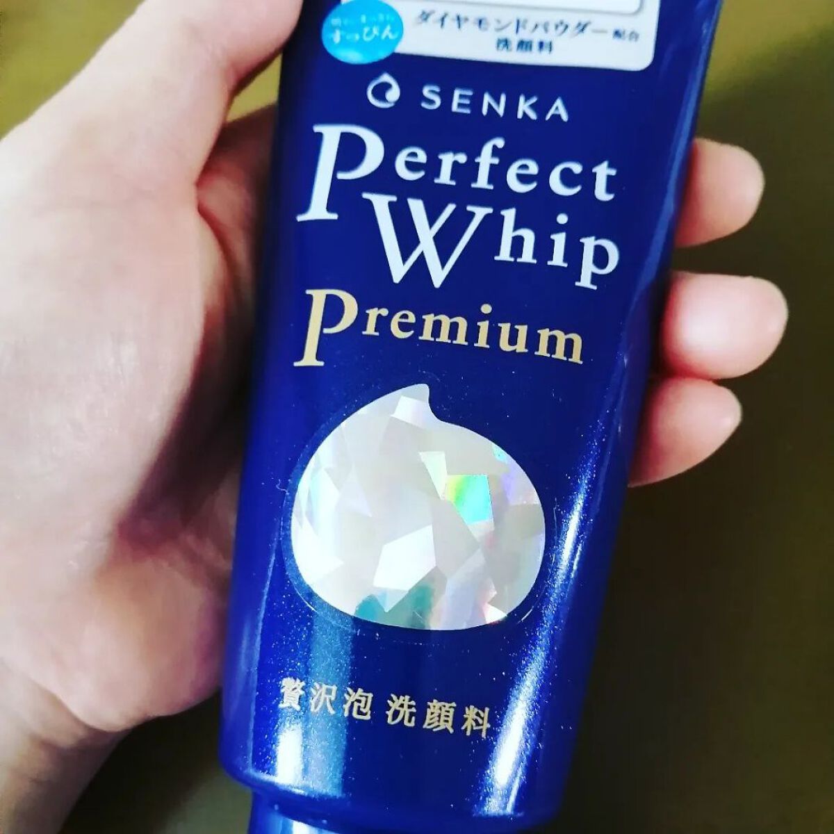 専科のパーフェクトホイップの限定品が発売されたよ！
パーフェクトホイップのプレミアムにはダイヤモンドパウダーが配合❤️
泡立てるほどにモコモコの泡が立って、顔に乗せるとすっごく気持ちいい❗
是非使ってみてね🎵

　#SENKA　#プレミア