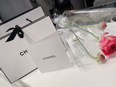 CHANELのアイシャドウ💗

デパコスはやっぱり持ってるだけで気分が上がりますね🥰