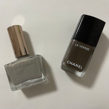 ⭐️LUNASOL ネイルポリッシュ
　EX15 グレー スピネル（３度塗り）

⭐️CHANEL ヴェルニロングトゥニュ
　905 ブラン フュメ（２度塗り）

9.17発売の限定ネイル、
楽天先行で