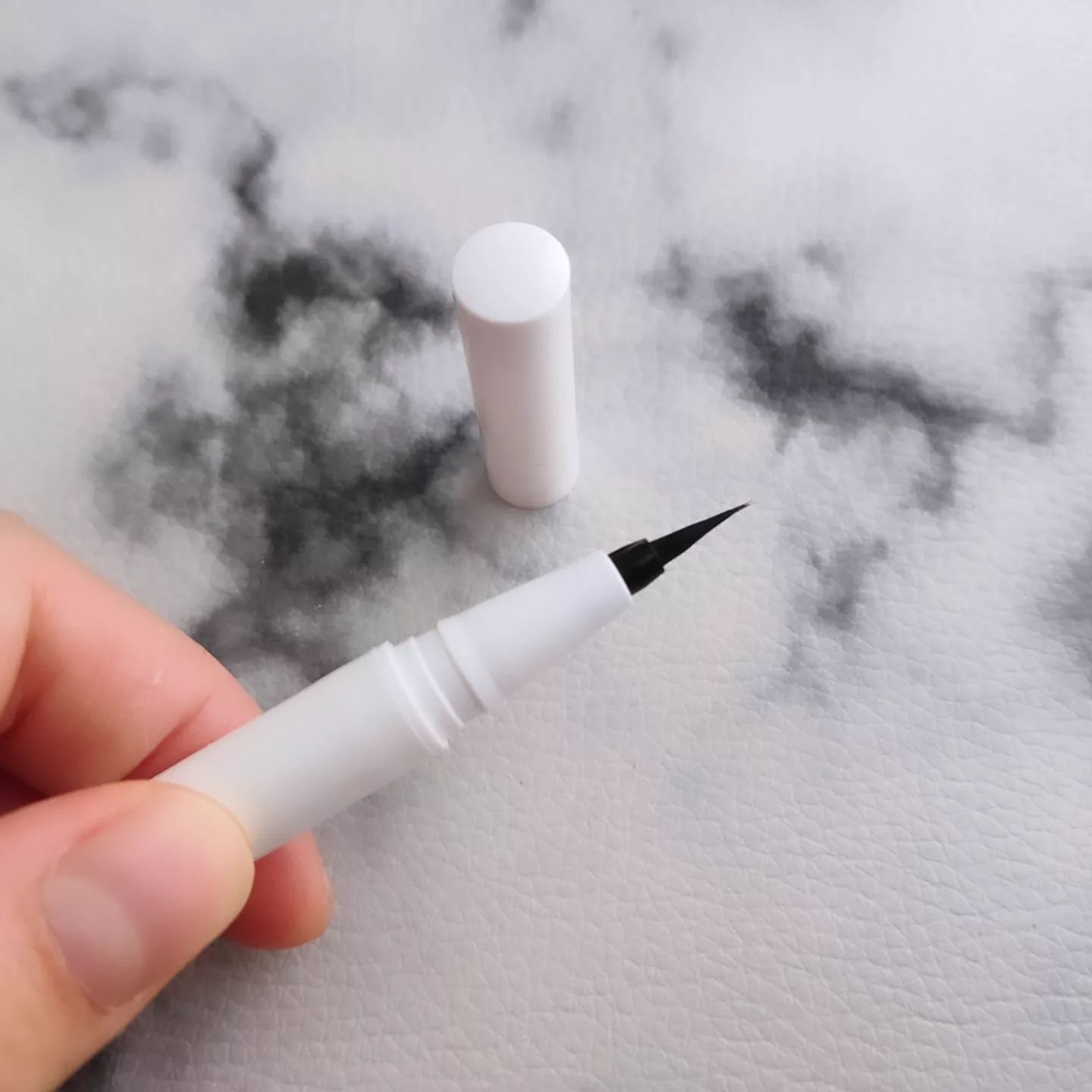 リキッドアイライナー/ルルズコスメティコ/リキッドアイライナーを使ったクチコミ（3枚目）