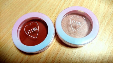 ダイソー×IT GIRL アイシャドウ/DAISO/単色アイシャドウを使ったクチコミ(1枚目)