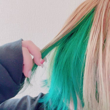 きょん on LIPS 「最近の髪事情。インナーを緑にしました。めちゃくちゃ綺麗に色が入..」（1枚目）