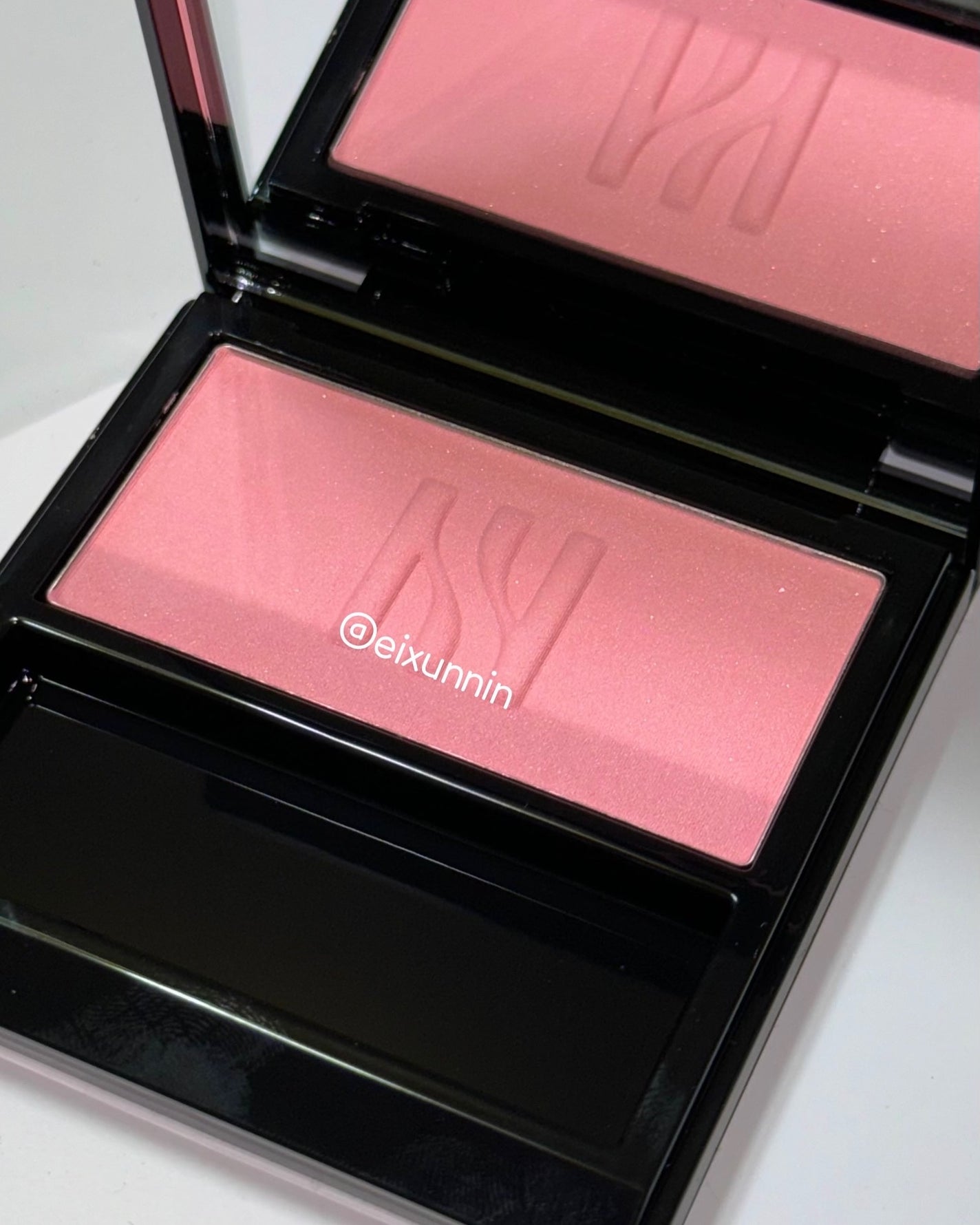 eixunnin on LIPS 「#HeraFlatPeach..」(1枚目)