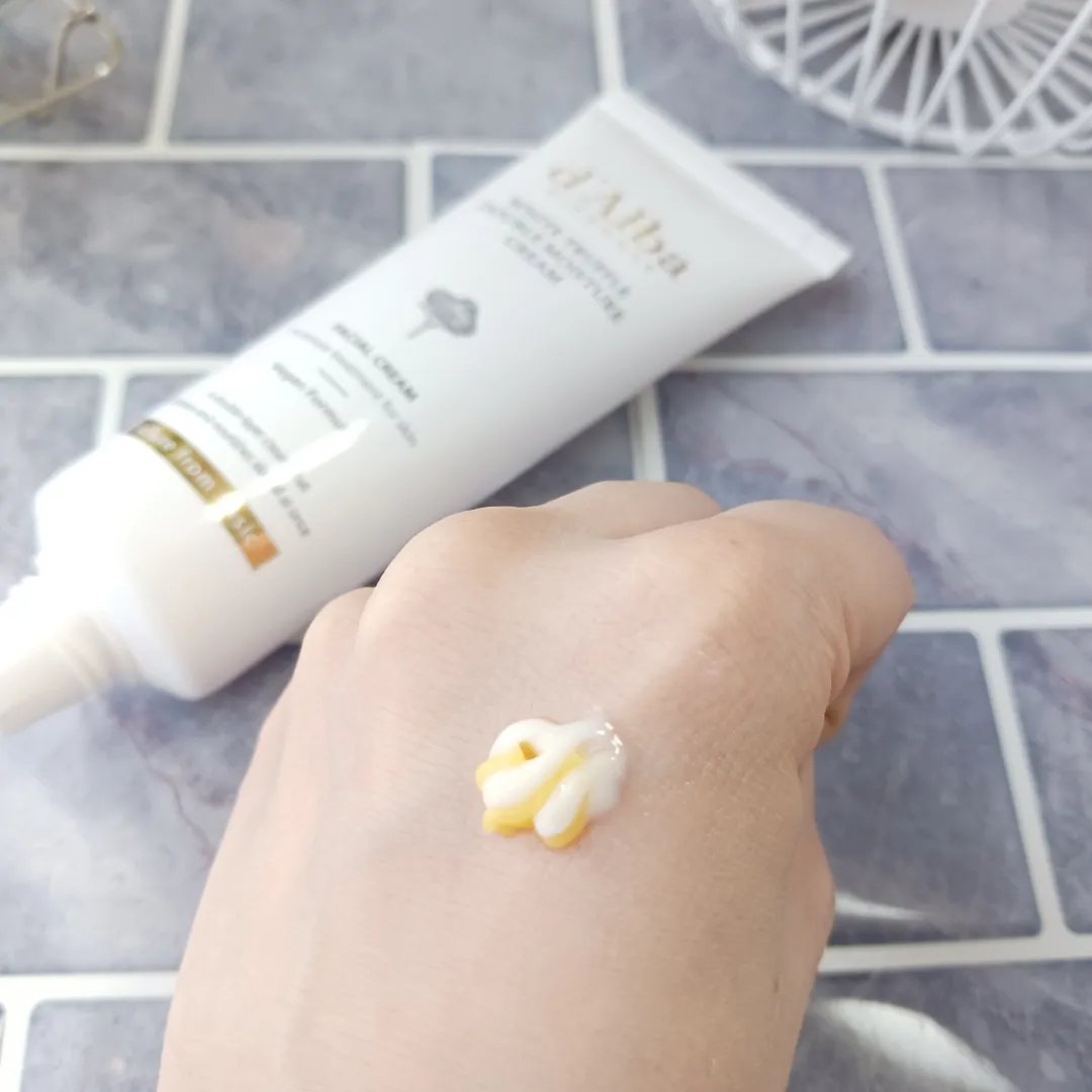 ダルバ ホワイトトリュフダブルモイスチャークリームのクチコミ「大人気のダルバの「ホワイトトリュフダブルモイスチャークリーム」は、イタリア産ホワイトトリュフ*.....」（3枚目）