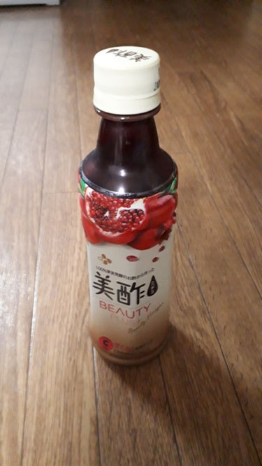 飲むお酢…ずいぶん前から何か飲もうと悩んでました。
なんせお酢💦やはり飲みやすいと書いてても美味しくないと続かない💦
ここの投稿で美酢は美味しい✨と私が目に付いた投稿では多かったので思いきって買ってみた