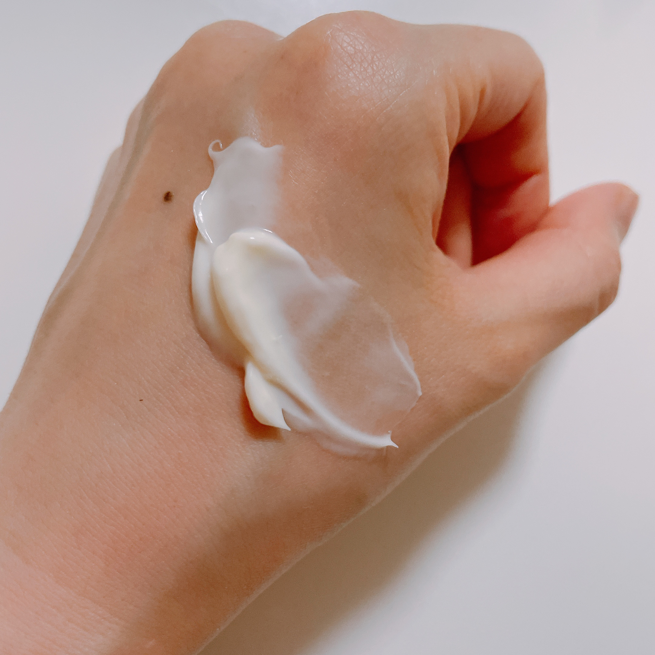 STEAMCREAM スチームクリーム ローズアブソリュートのクチコミ「久々のスチームクリーム。
顔にはやや保湿力が物足りないので、
贅沢にボディ用として使用していま.....」（3枚目）