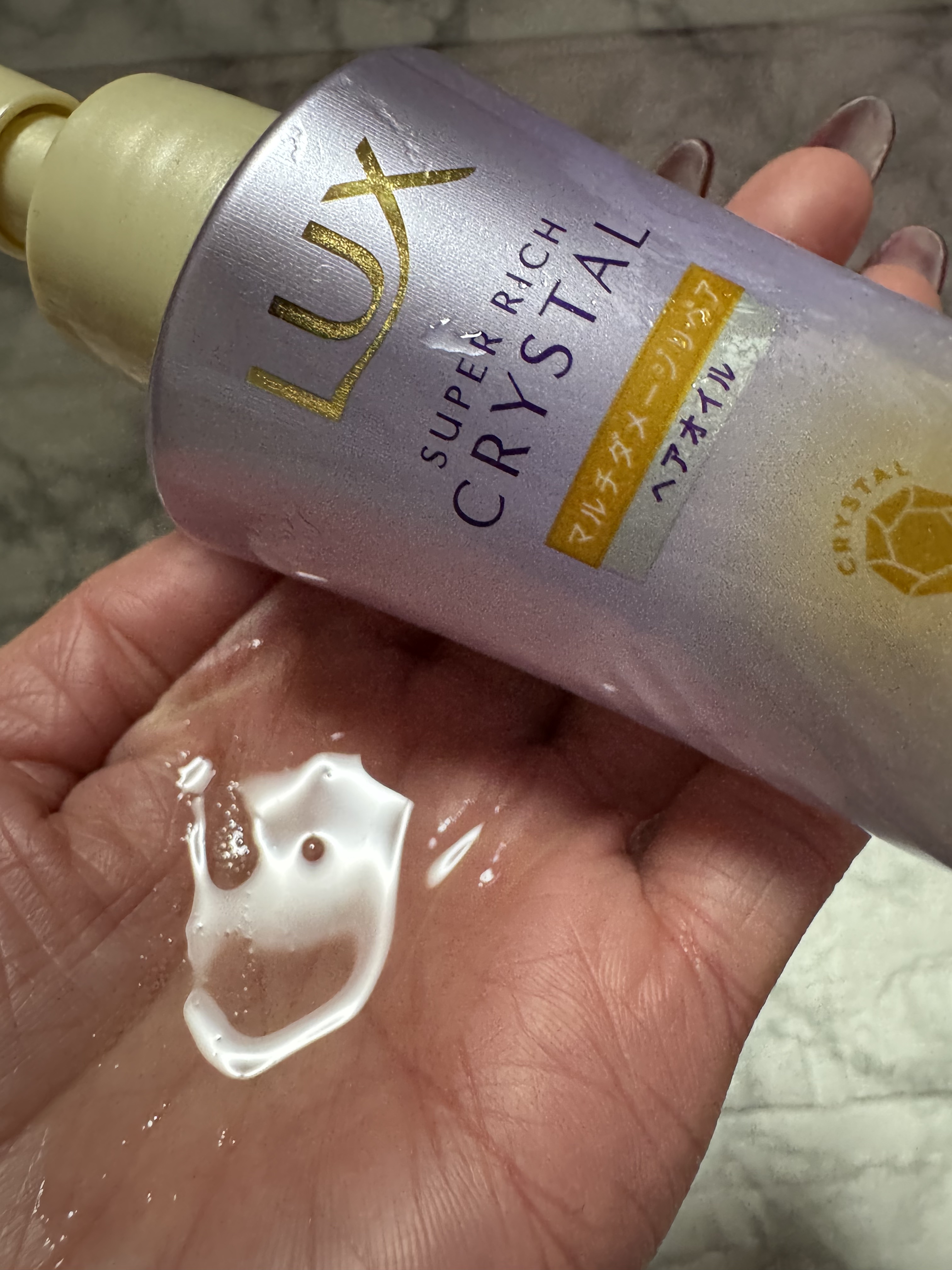 2025.3.10NEW✨

ラックス スーパーリッチ クリスタル
マルチダメージリペア
シャントリのあとの、ドライヤー前の髪につかってます。
ヘアオイルは、乾いた髪にも広がりを抑えるのにもつかってます。

髪の痛みが心配な方向けとあり、
