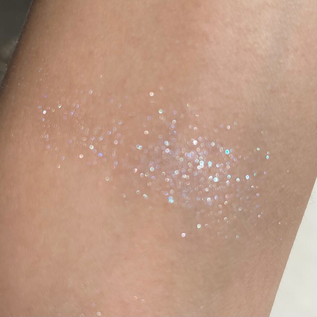 Dior Beauty Lovers on LIPS 「偏光パールが、肌に自然な輝きを与えるハイライター「ディオールス..」(6枚目)