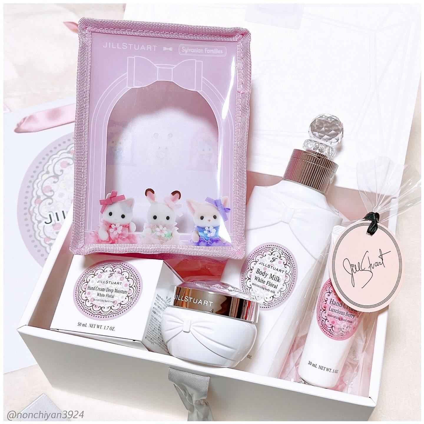 ジルスチュアート ラシャスベリー ハンドクリーム (ややしっとり)/JILL STUART/ハンドクリームを使ったクチコミ（1枚目）