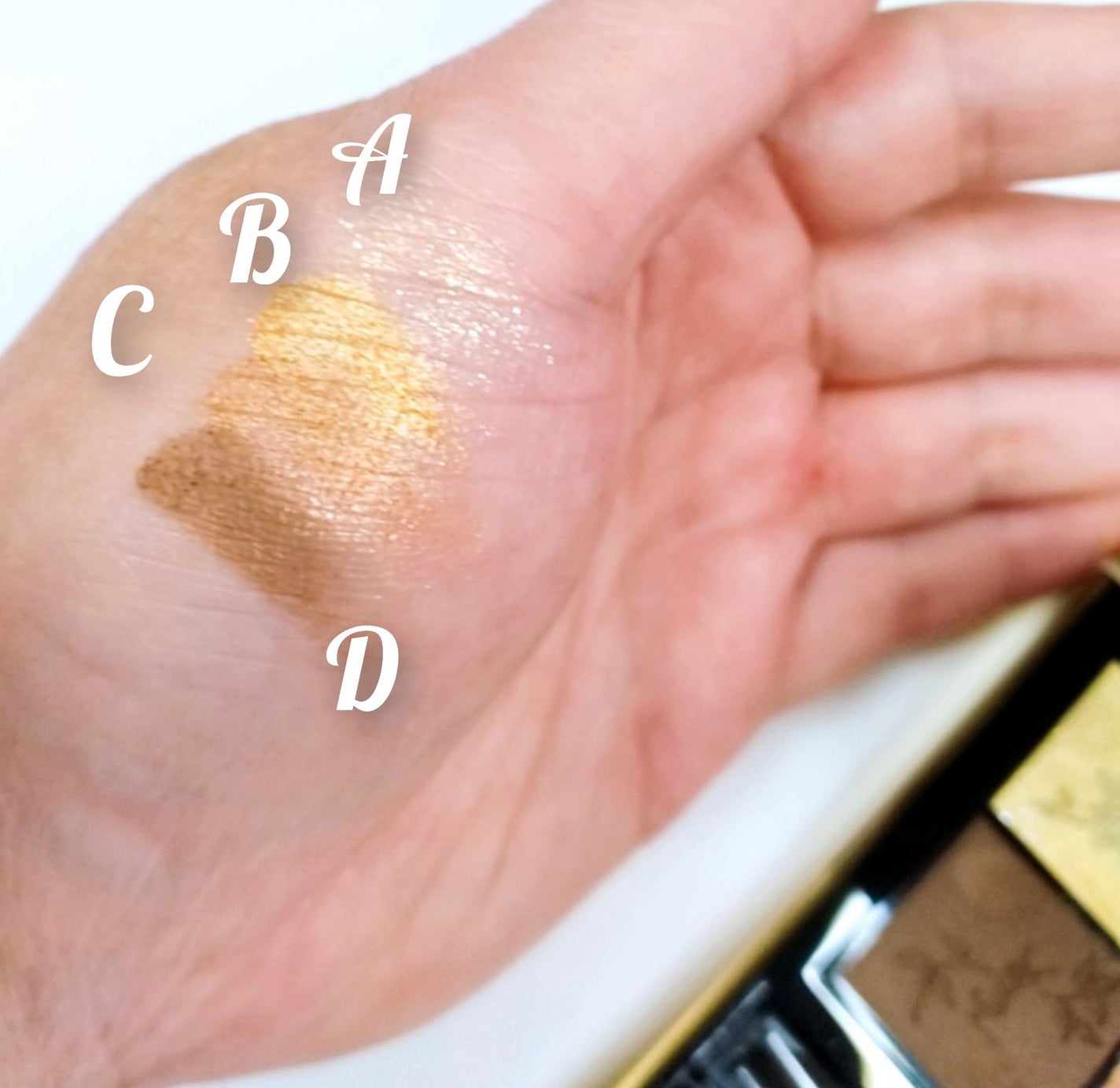 クチュール ミニ クラッチ/YVES SAINT LAURENT BEAUTE/アイシャドウパレットを使ったクチコミ(3枚目)