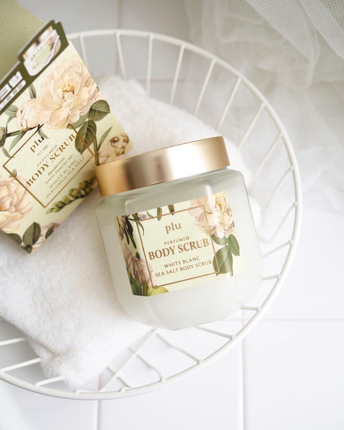 パヒュームドボディスクラブ ホワイトブラン/plu/ボディスクラブを使ったクチコミ(1枚目)