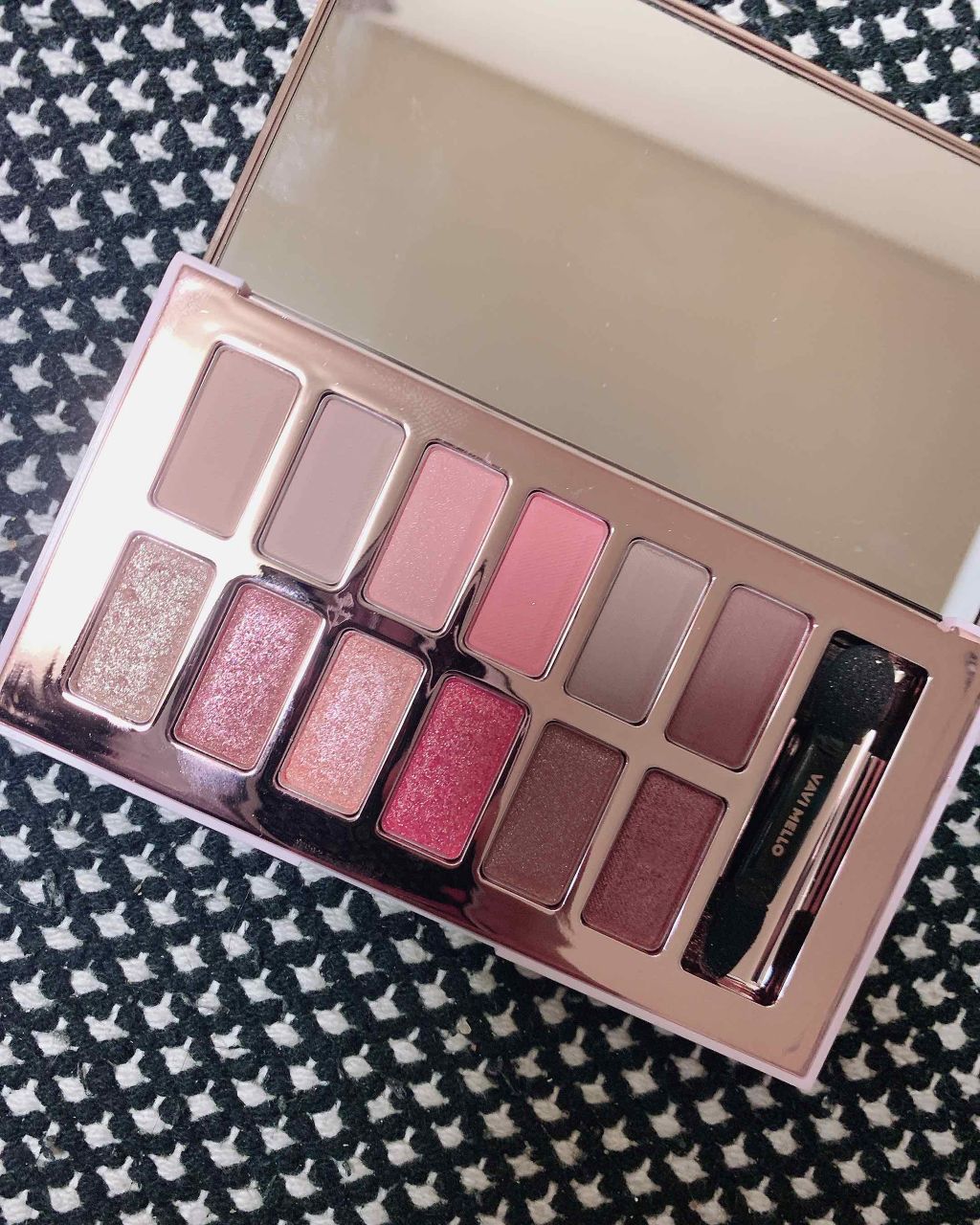 バレンタインボックス3ローズモーメント/VAVI MELLO/アイシャドウパレットを使ったクチコミ（2枚目）