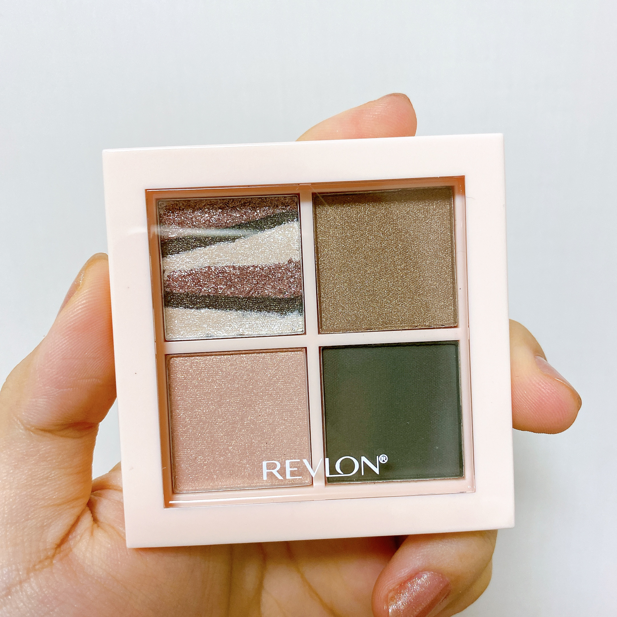 レブロン ダズル アイシャドウ クアッド 005 ダスティ モーヴ/REVLON/アイシャドウパレットを使ったクチコミ（1枚目）