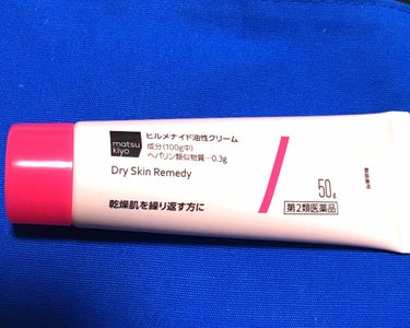 ヒルドイドの美容目的での利用が問題となってマツキヨが開発、販売している『ヒルメナイド油性クリーム』

スキンケアの化粧品と言うより本当に医薬品と言った塗り心地
塗りたてはベタベタするがしばらくするとサラ